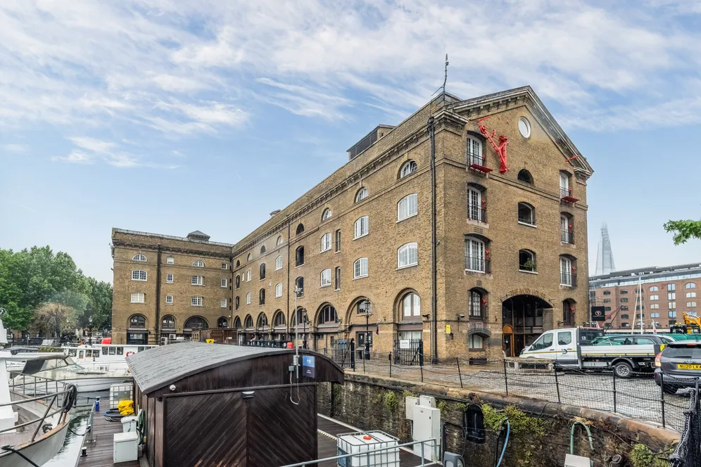 East Smithfield, London, E1W photo 15