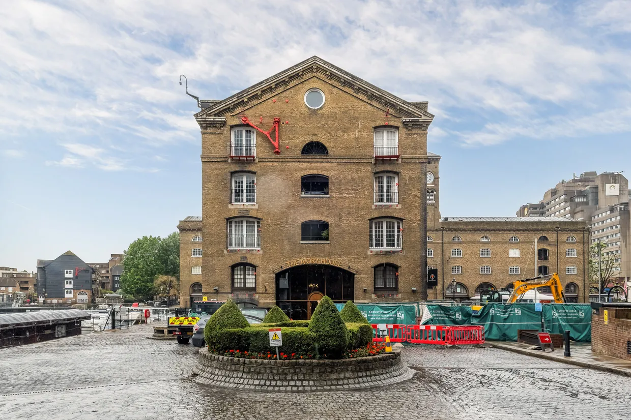 East Smithfield, London, E1W photo 18
