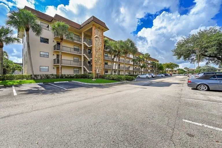 6095 N Sabal Palm Blvd, Tamarac, FL 33319