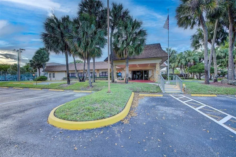 6095 N Sabal Palm Blvd, Tamarac, FL 33319