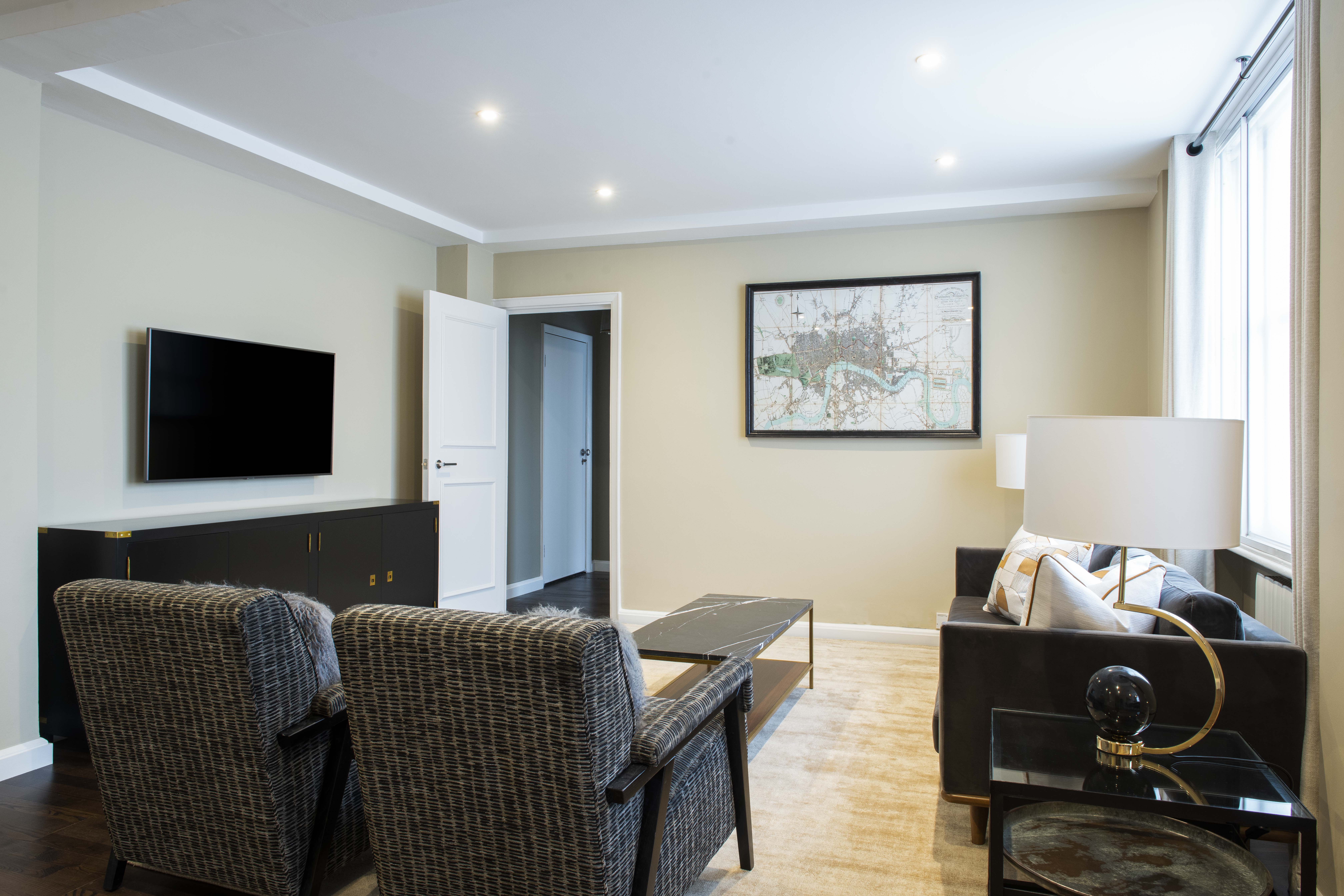 Luxury Three Bedroom Apartment To Let  Hill Street  W1 Image 2