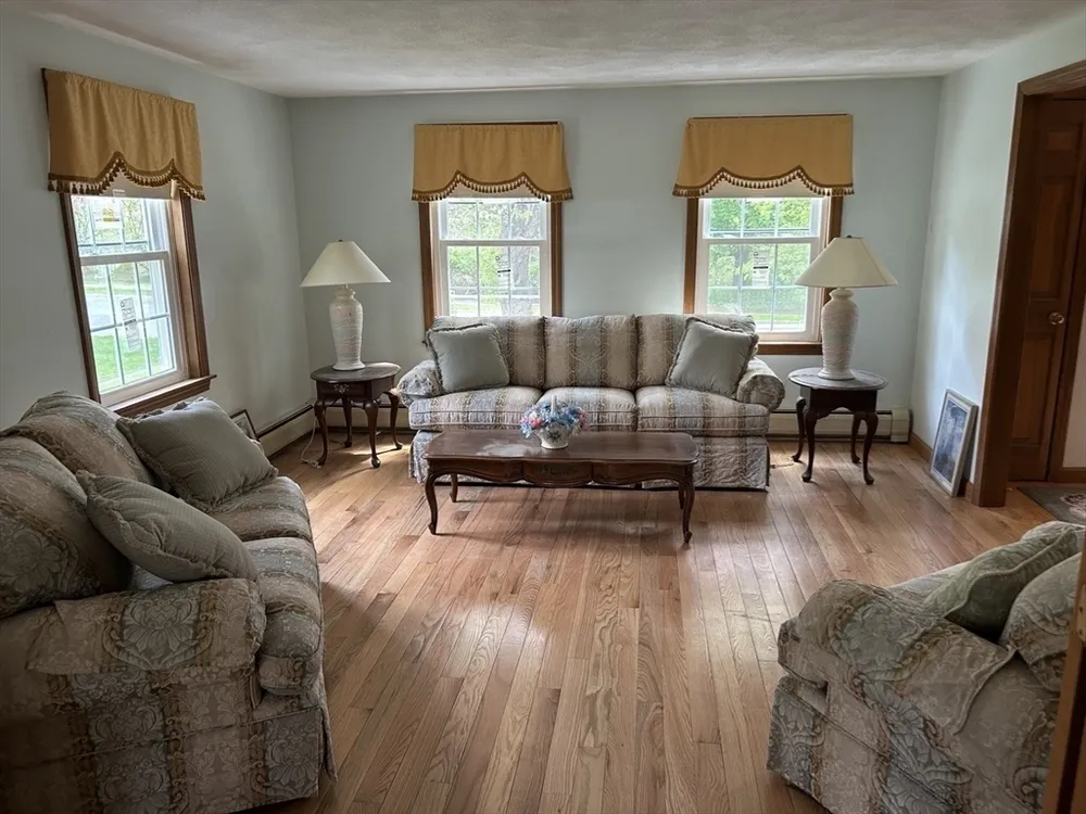 9 College Pond Dr, Danvers, MA 01923