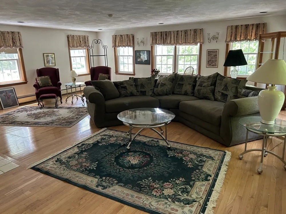 9 College Pond Dr, Danvers, MA 01923