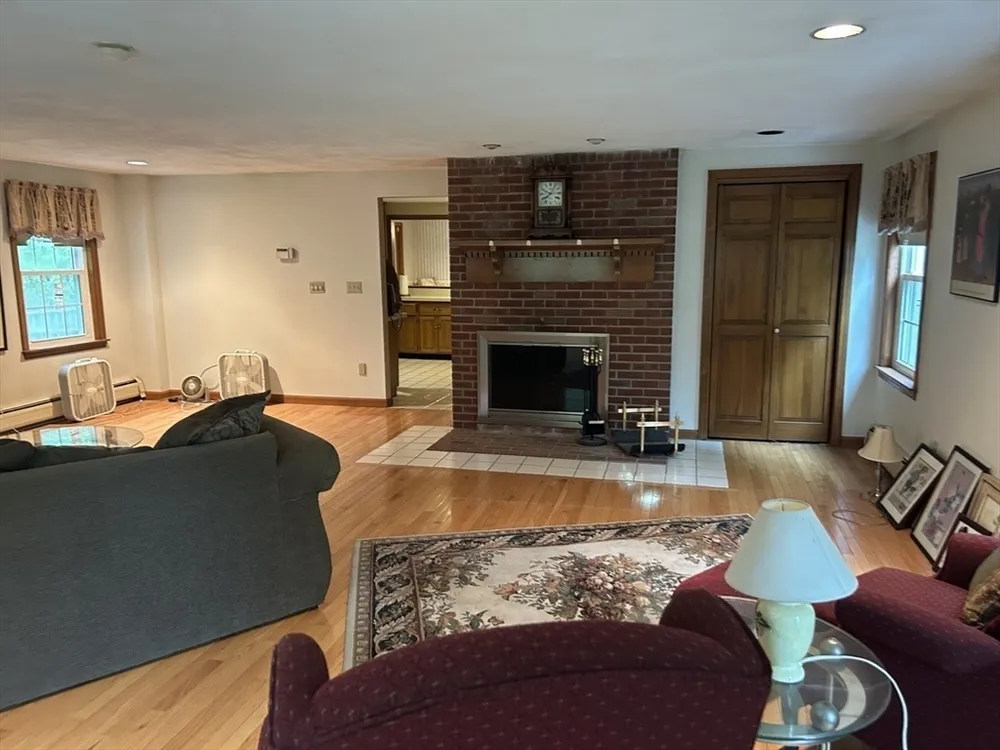 9 College Pond Dr, Danvers, MA 01923