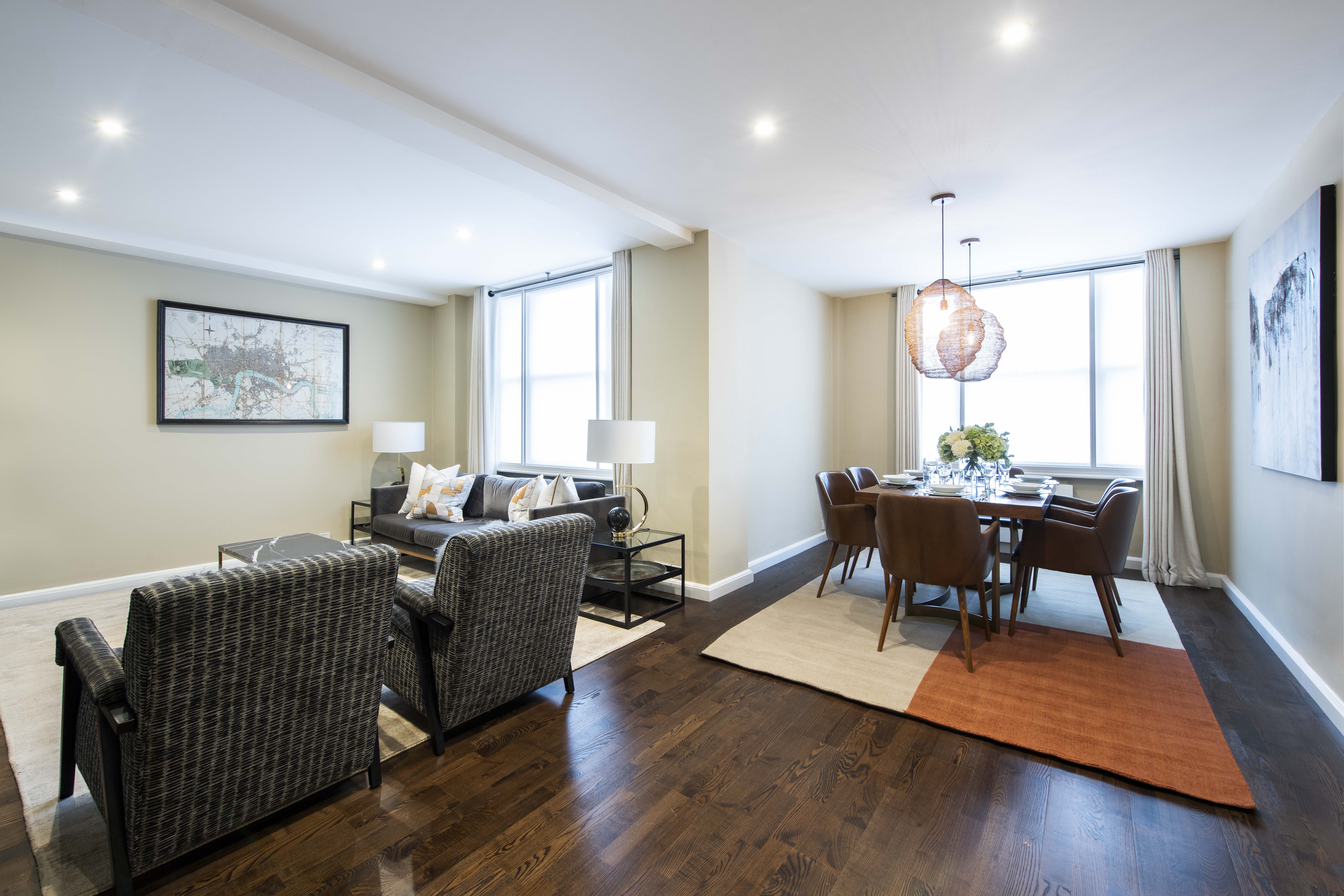 Luxury Three Bedroom Apartment To Let  Hill Street  W1 Image 3