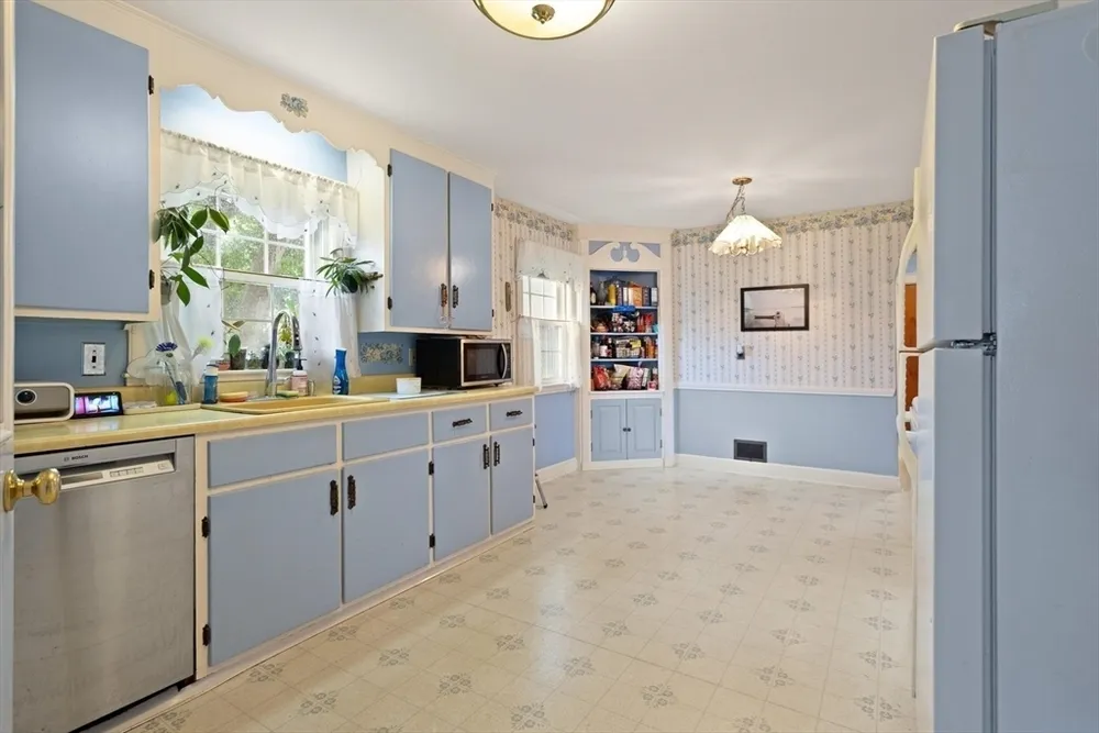 12 Stangus Rd, Lynn, MA 01905