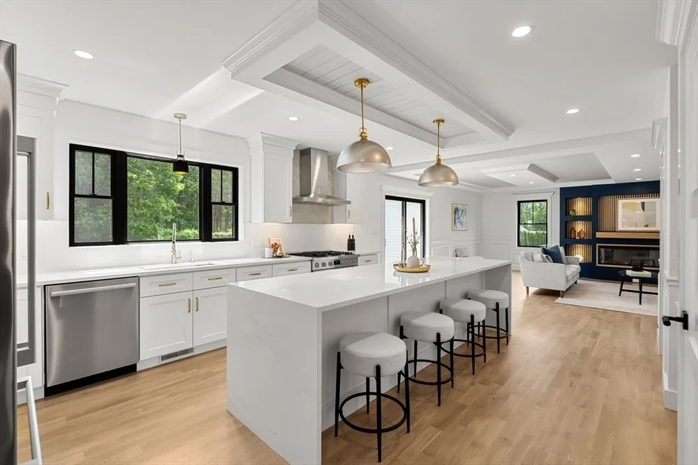 4 Fitzpatrick Ln, Billerica, MA 01862