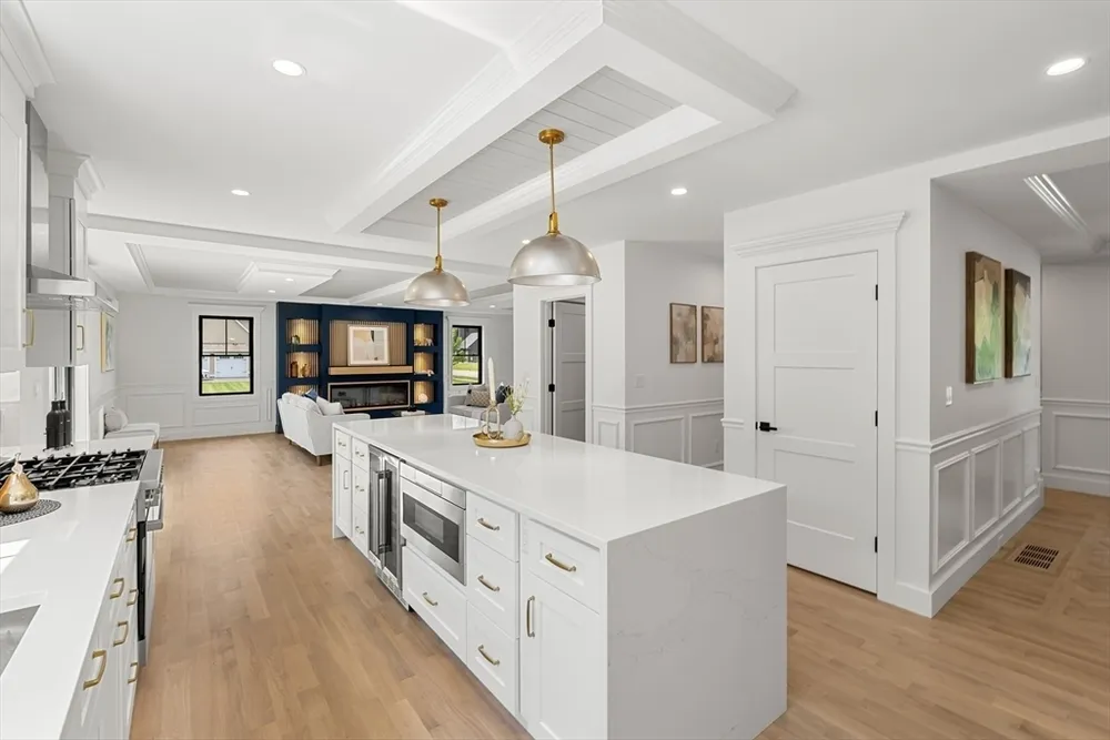 4 Fitzpatrick Ln, Billerica, MA 01862