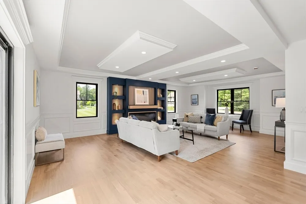 4 Fitzpatrick Ln, Billerica, MA 01862