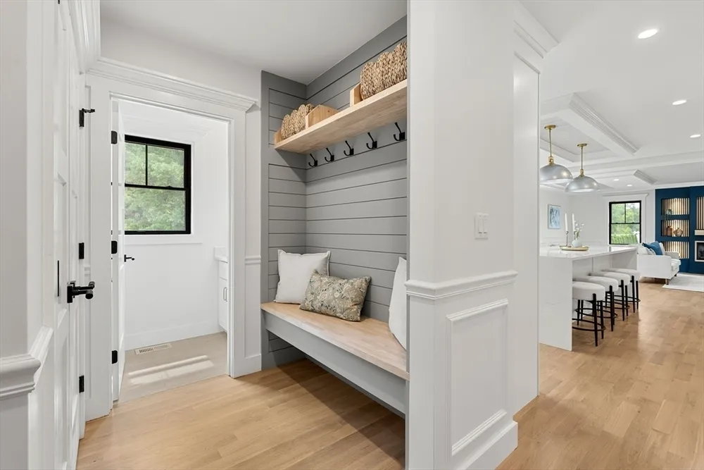 4 Fitzpatrick Ln, Billerica, MA 01862