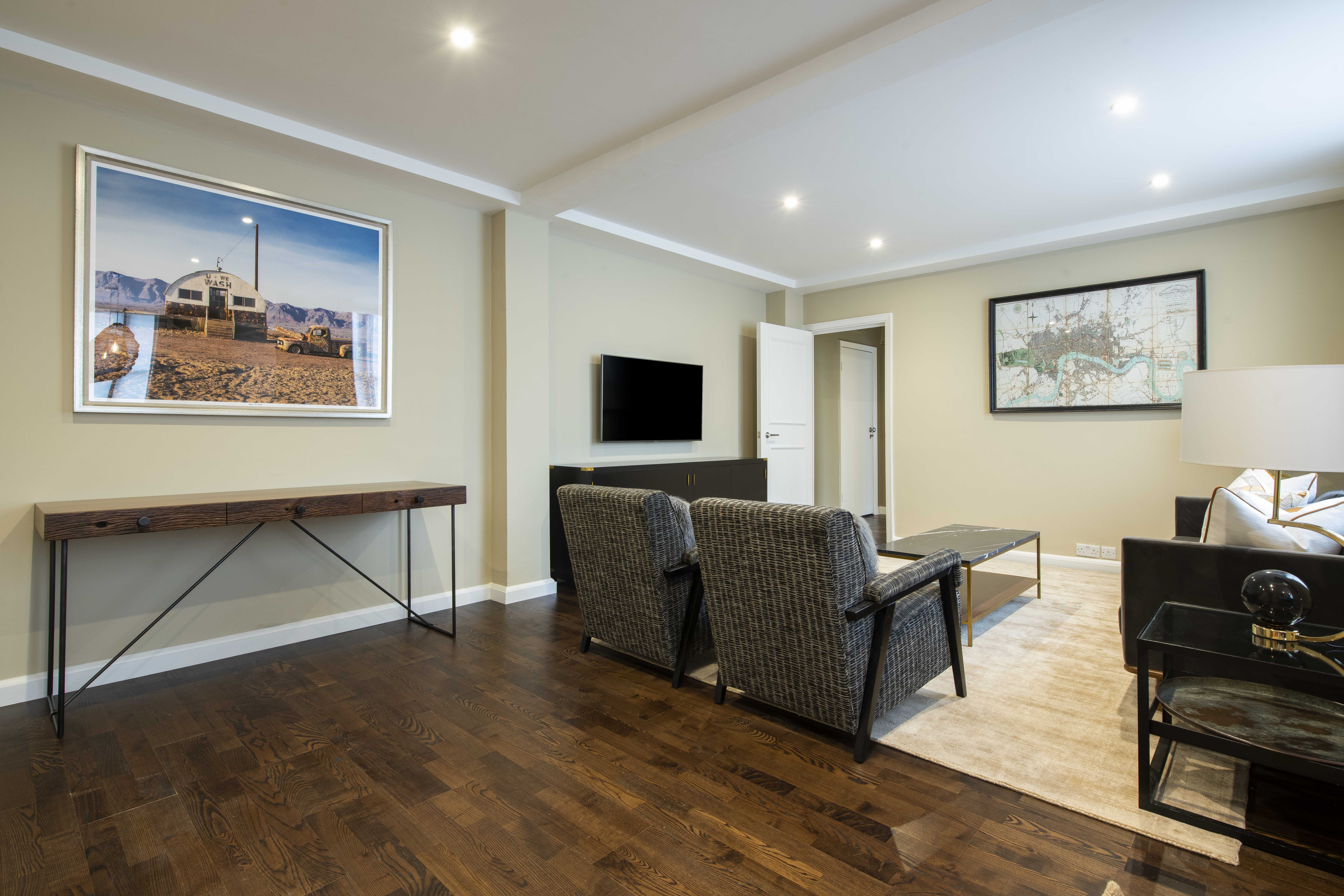 Luxury Three Bedroom Apartment To Let  Hill Street  W1 Image 6