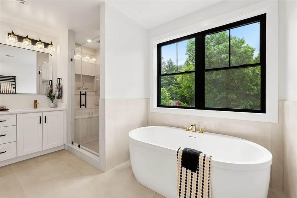 4 Fitzpatrick Ln, Billerica, MA 01862