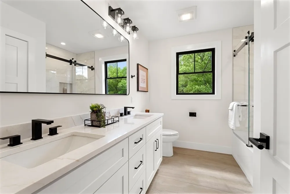 4 Fitzpatrick Ln, Billerica, MA 01862