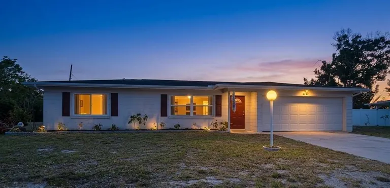 2632 Sunnyside St, Sarasota, FL 34239