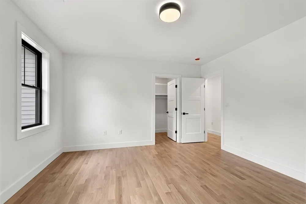 4 Fitzpatrick Ln, Billerica, MA 01862