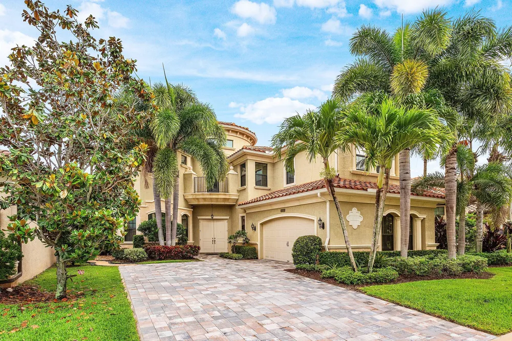 8748 Lewis River Rd, Delray Beach, FL 33446