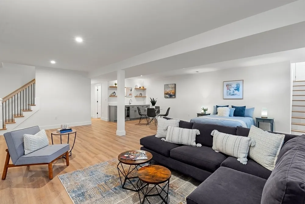 4 Fitzpatrick Ln, Billerica, MA 01862