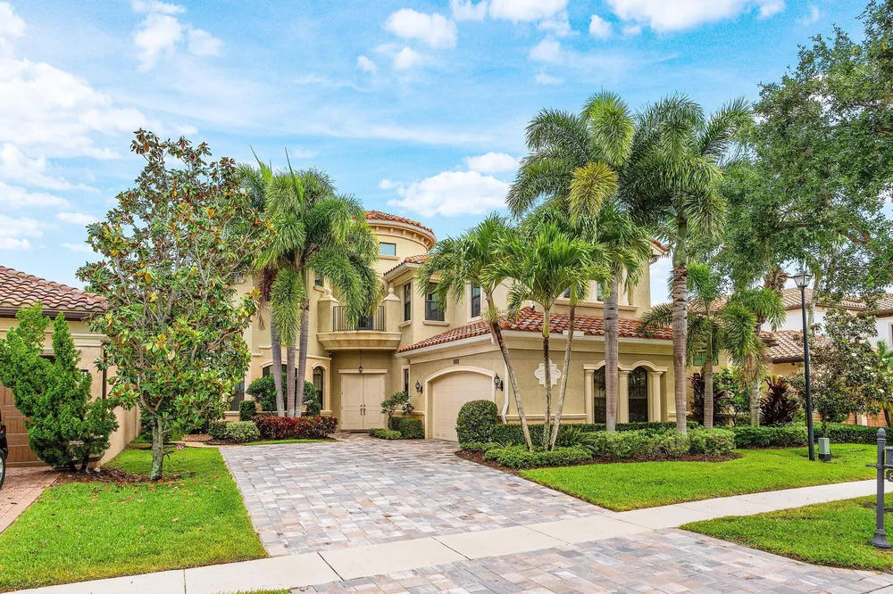 8748 Lewis River Rd, Delray Beach, FL 33446