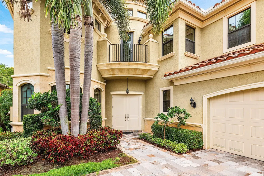 8748 Lewis River Rd, Delray Beach, FL 33446