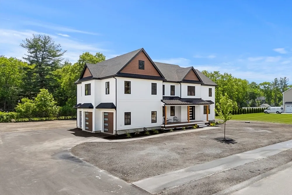 4 Fitzpatrick Ln, Billerica, MA 01862