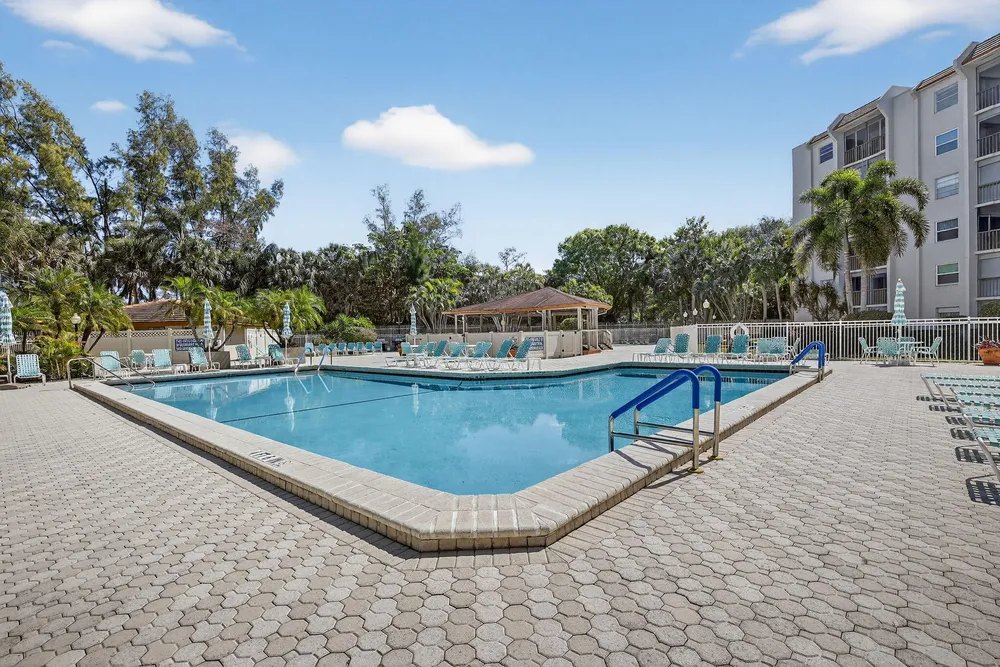 3910 Inverrary Blvd, Lauderhill, FL 33319
