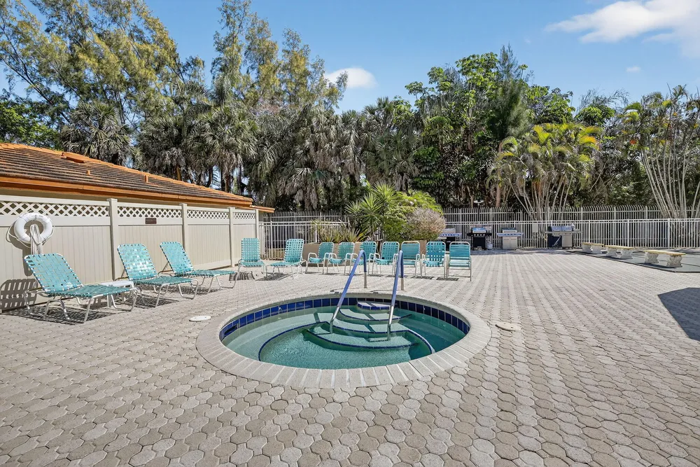 3910 Inverrary Blvd, Lauderhill, FL 33319
