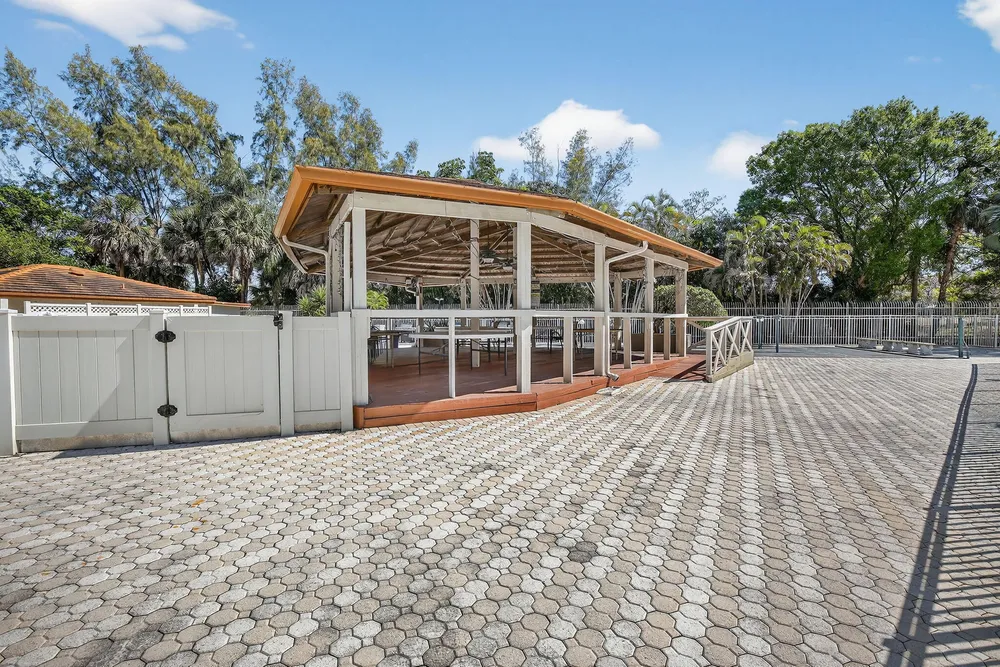 3910 Inverrary Blvd, Lauderhill, FL 33319
