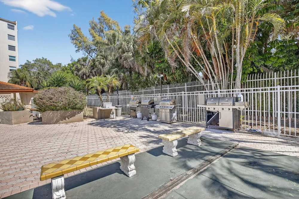 3910 Inverrary Blvd, Lauderhill, FL 33319