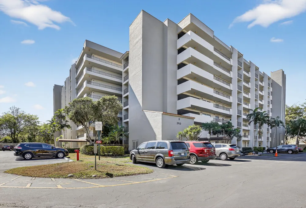 3910 Inverrary Blvd, Lauderhill, FL 33319