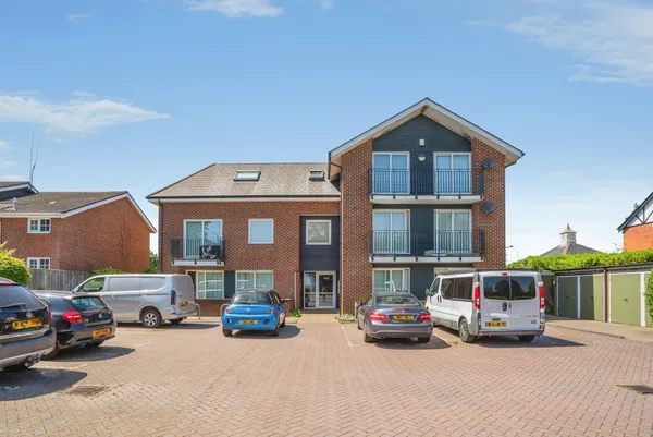 London Road, WATERLOOVILLE, Hampshire...