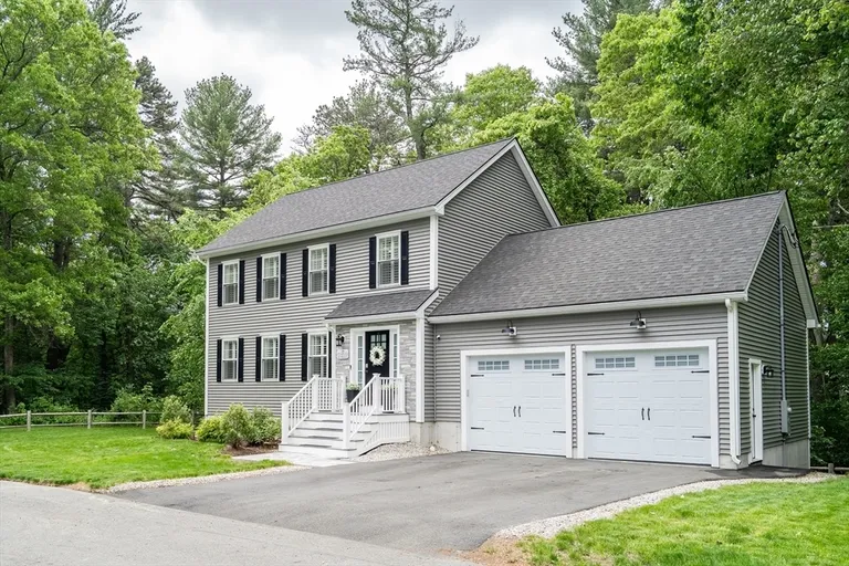39 Staples St, Billerica, MA 01821