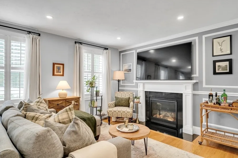 39 Staples St, Billerica, MA 01821