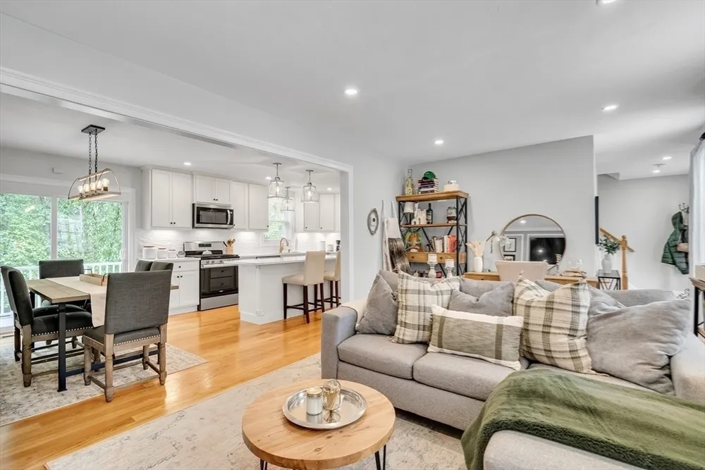 39 Staples St, Billerica, MA 01821