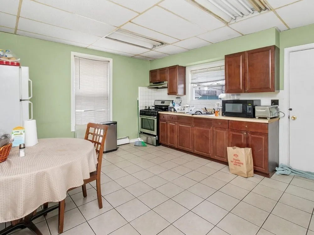 110 Harvard St, Waltham, MA 02453