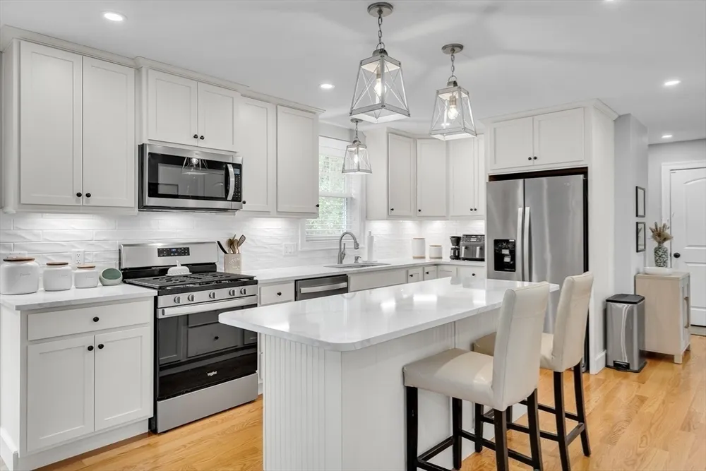 39 Staples St, Billerica, MA 01821