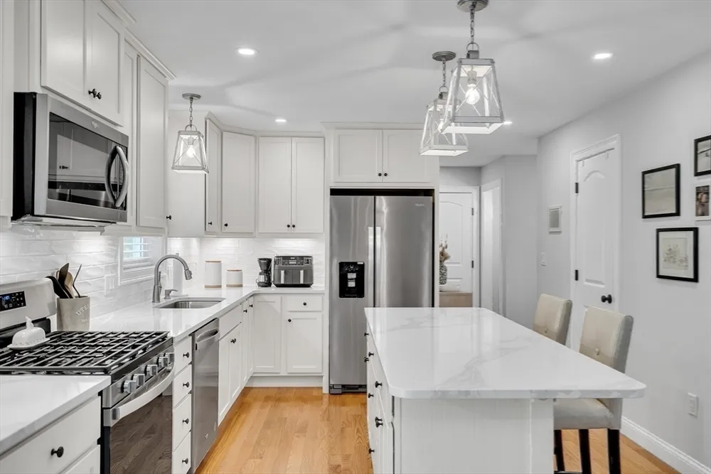 39 Staples St, Billerica, MA 01821