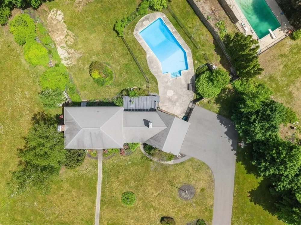 2 Rourke Ln, Lynnfield, MA 01940