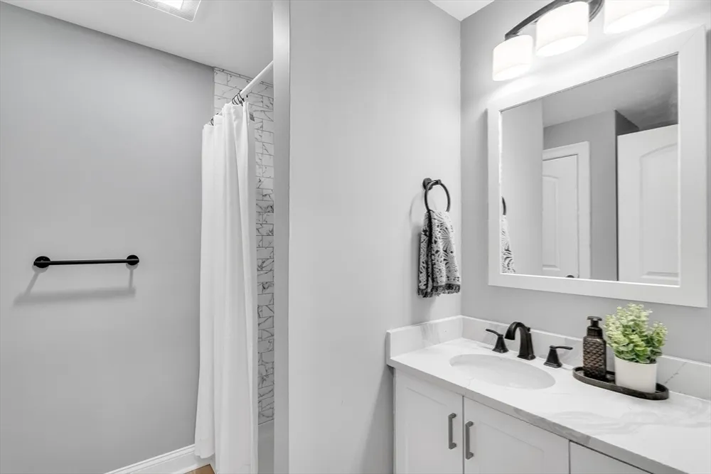 39 Staples St, Billerica, MA 01821