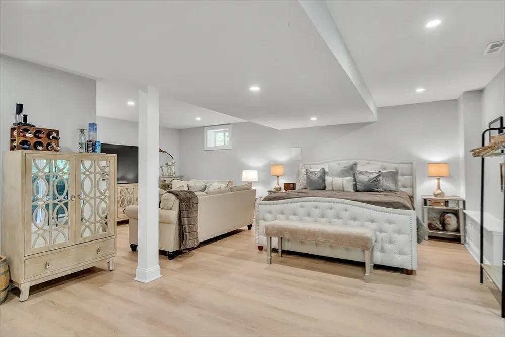 39 Staples St, Billerica, MA 01821