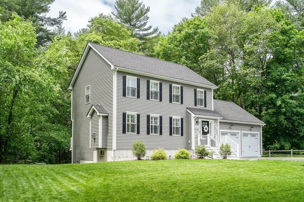 39 Staples St, Billerica, MA 01821