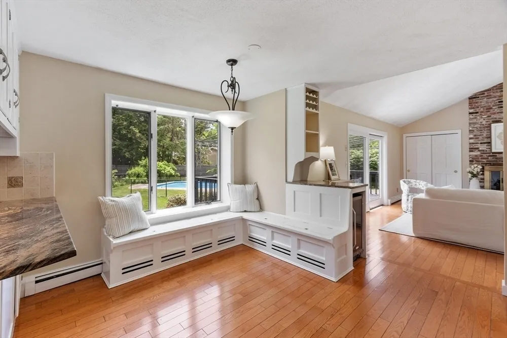 2 Rourke Ln, Lynnfield, MA 01940