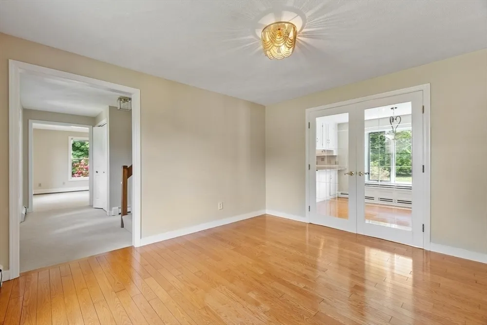 2 Rourke Ln, Lynnfield, MA 01940
