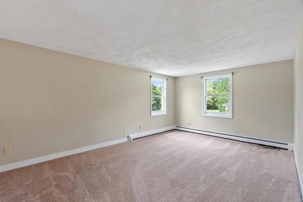 2 Rourke Ln, Lynnfield, MA 01940