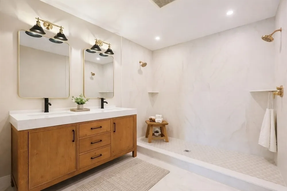 68 Rowe St, Boston, MA 02131