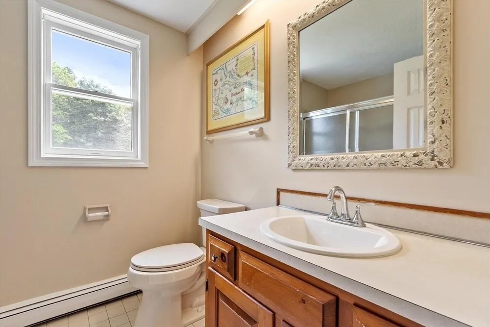 2 Rourke Ln, Lynnfield, MA 01940