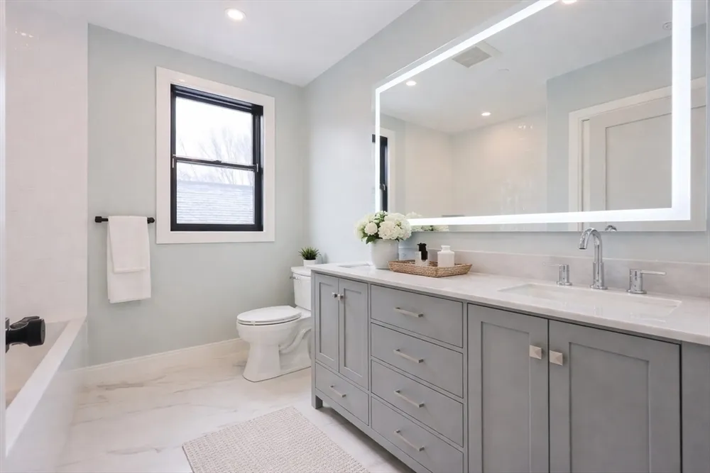 68 Rowe St, Boston, MA 02131