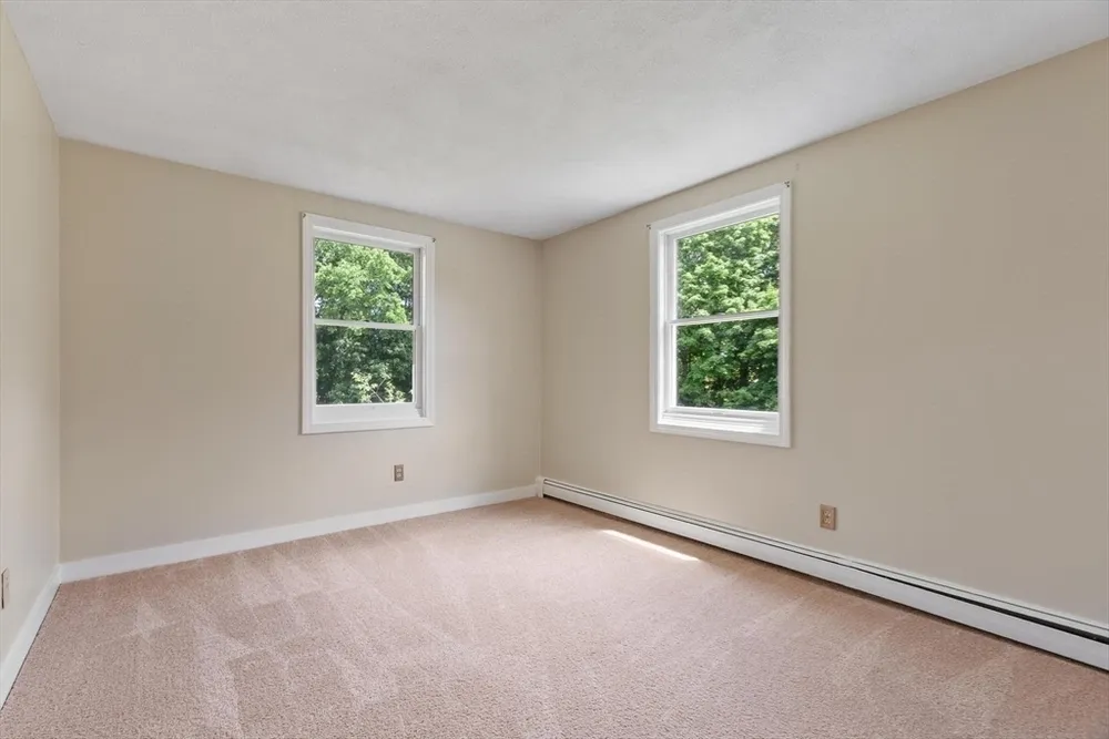 2 Rourke Ln, Lynnfield, MA 01940
