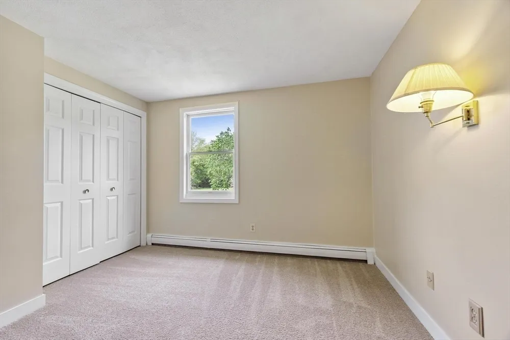 2 Rourke Ln, Lynnfield, MA 01940