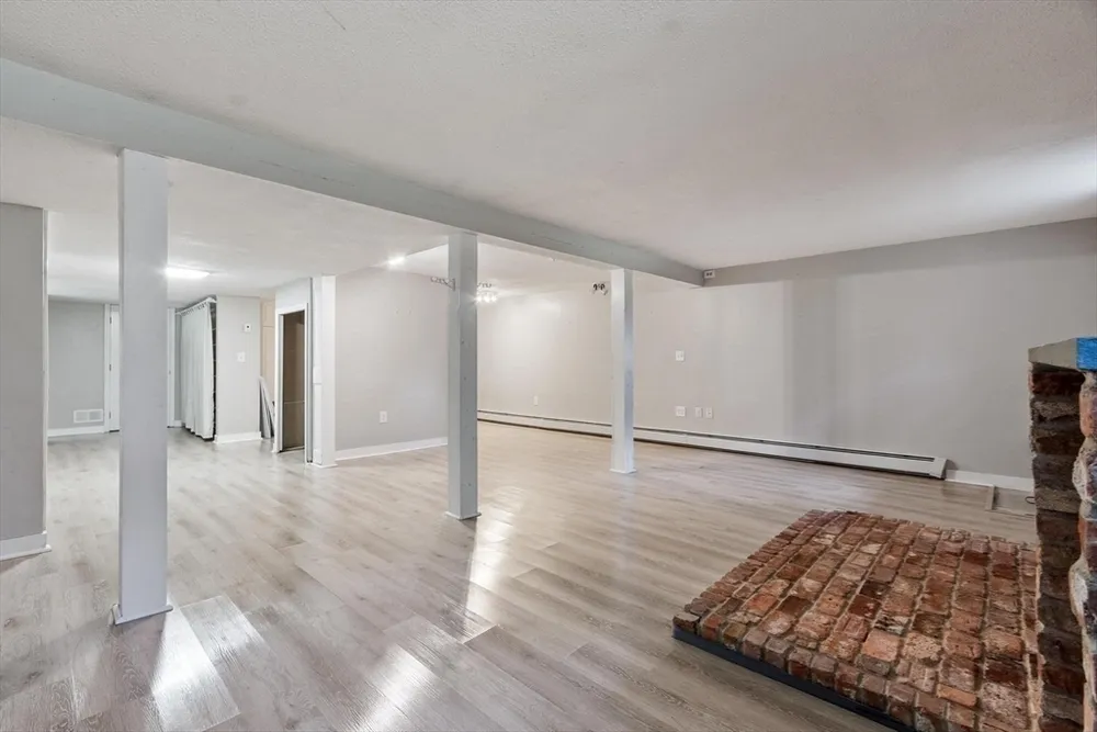 2 Rourke Ln, Lynnfield, MA 01940