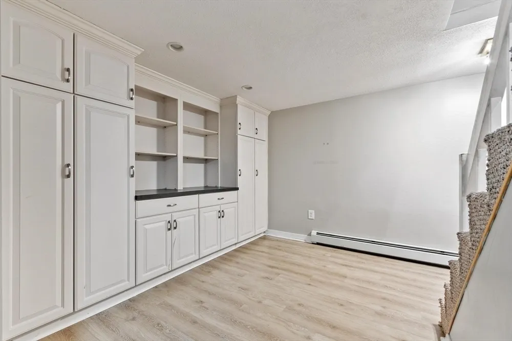 2 Rourke Ln, Lynnfield, MA 01940